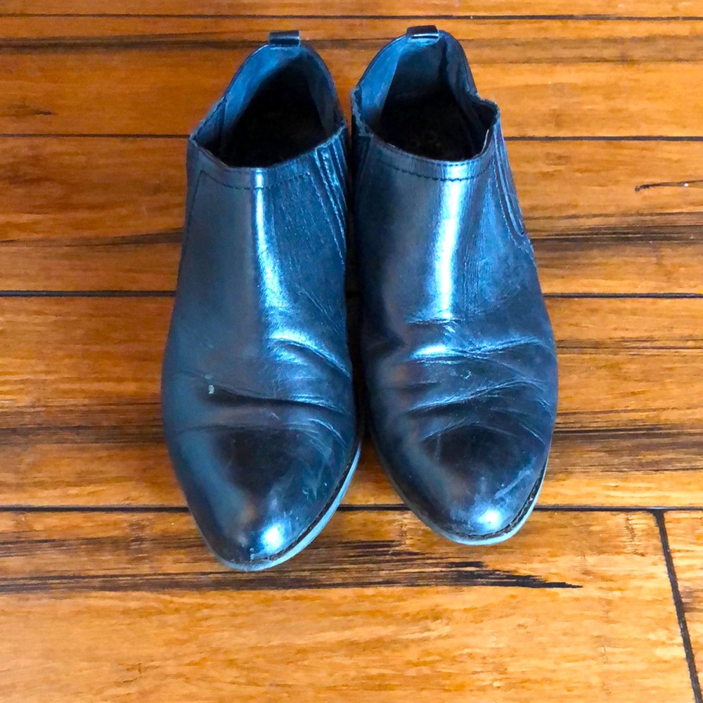 Black Leather Pointed Toe Ankle Booties
